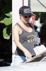 KATE HUDSON Out and About in Los Angeles 05/26/2018