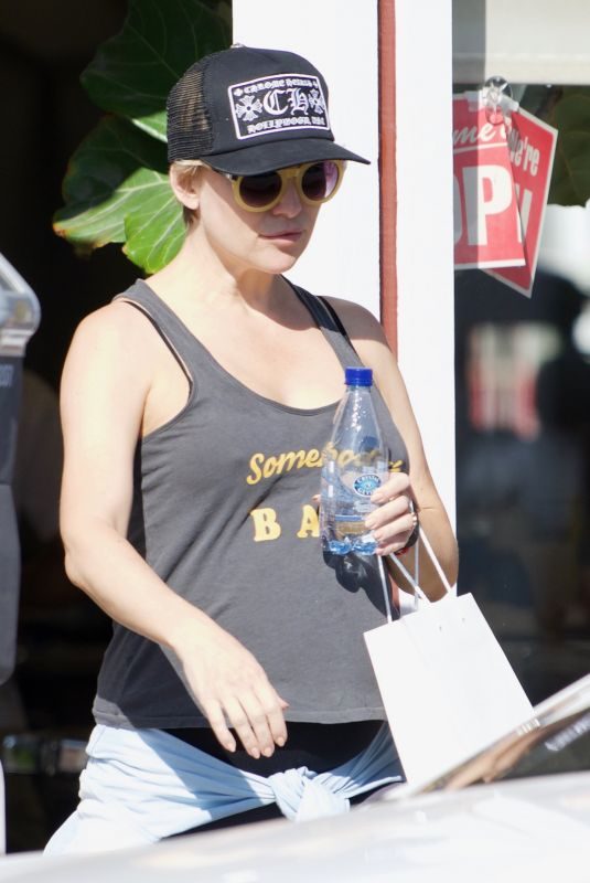 KATE HUDSON Out and About in Los Angeles 05/26/2018