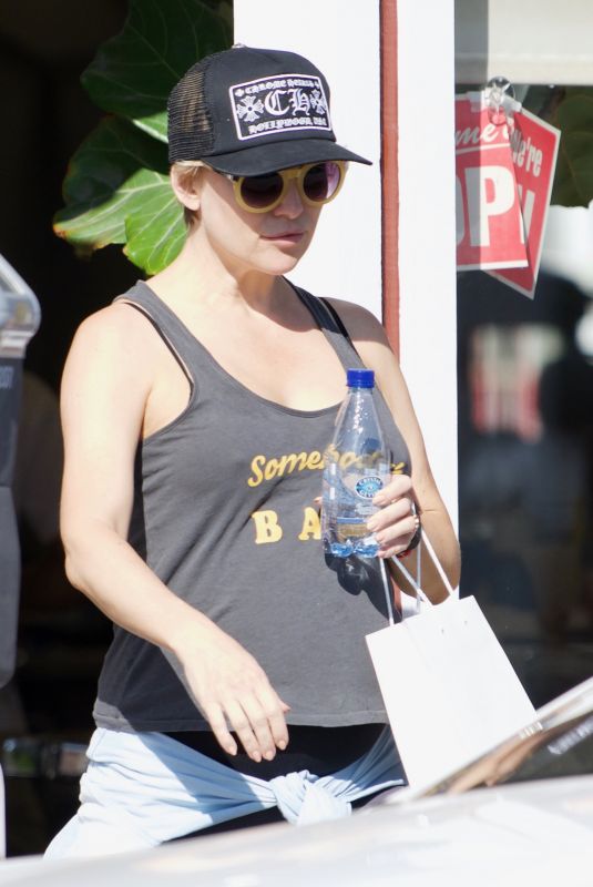 KATE HUDSON Out and About in Los Angeles 05/26/2018