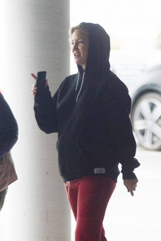 KATE HUDSON Out and About in Los Angeles 05/29/2018