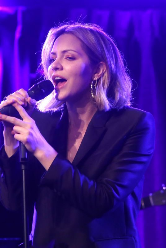 KATHARINE MCPHEE at Waitress Cast Perform at Green Room 42 in New York 05/13/2018