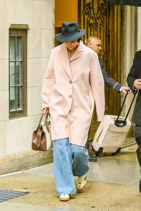 KATIE HOLMES Leaves Her Apartment in New York 05/22/2018