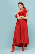 LILY JAMES in L