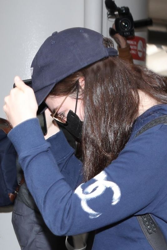LORDE Arrives at Los Angeles International Airport 05/21/2018