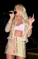 LOUISA JONSON Performs in Manchester 05/16/2018