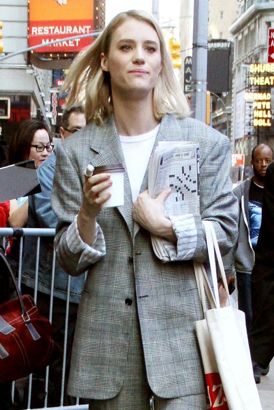 MACKENZIE DAVIS Arrives at Good Morning America in New York 05/03/2018