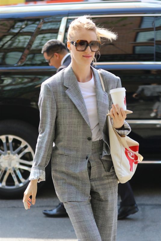 MACKENZIE DAVIS Arrives at Her Hotel in New York 05/03/2018