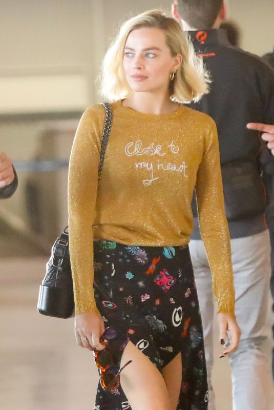 MARGOT ROBBIE Arrives at Charles De Gaulle Airport in Paris 05/06/2018