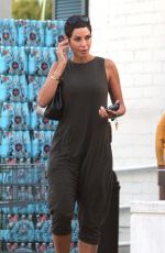 NICOLE MURPHY Shopping at Bristol Farms in Beverly Hills 05/14/2018