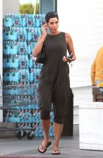 NICOLE MURPHY Shopping at Bristol Farms in Beverly Hills 05/14/2018