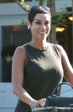 NICOLE MURPHY Shopping at Bristol Farms in Beverly Hills 05/14/2018