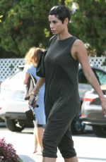 NICOLE MURPHY Shopping at Bristol Farms in Beverly Hills 05/14/2018