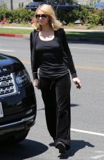 PARIS HILTON Out and About in Beverly HIlls 05/03/2018