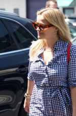 REESE WITHERSPOON Heading to Her Office in Los Angeles 05/09/2018