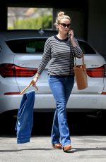 REESE WITHERSPOON Leaves a Fitting Studio in Beverly Hills 05/04/2018