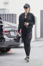 ROSIE HUNTINGTON-WHITELEY Out in Los Angeles 05/20/2018