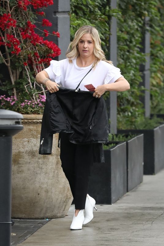 SARAH MICHELLE GELLAR Out in Hollywood 05/13/2018