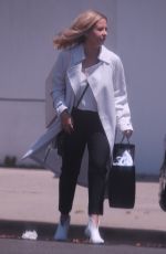 SARAH MICHELLE GELLAR Out Shopping in Beverly Hills 05/17/2018