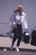 SARAH MICHELLE GELLAR Out Shopping in Beverly Hills 05/17/2018