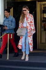 SOFIA VERGARA Shopping at Saks Fifth Avenue in Beverly Hills 05/07/2018