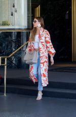 SOFIA VERGARA Shopping at Saks Fifth Avenue in Beverly Hills 05/07/2018