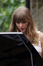 TAYLOR SWIFT and Joe Alwyn Out in London 05/30/2018