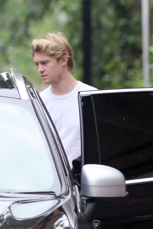TAYLOR SWIFT and Joe Alwyn Out in London 05/30/2018