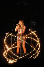 TAYLOR SWIFT Launches Her Reputation Tour in Glendale 05/09/2018
