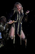 TAYLOR SWIFT Launches Her Reputation Tour in Glendale 05/09/2018