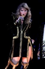 TAYLOR SWIFT Launches Her Reputation Tour in Glendale 05/09/2018