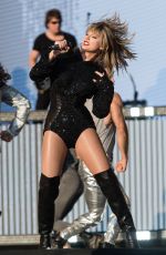 TAYLOR SWIFT Performs at BBC Biggest Weekend Festival in Swansea 05/272018