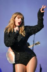 TAYLOR SWIFT Performs at BBC Biggest Weekend Festival in Swansea 05/272018