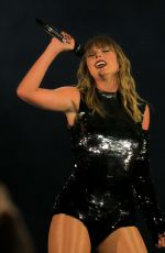 TAYLOR SWIFT Performs at Reputation Tour in Pasadena 05/18/2018