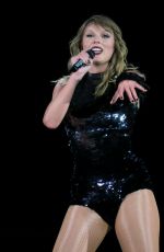 TAYLOR SWIFT Performs at Reputation Tour in Pasadena 05/18/2018