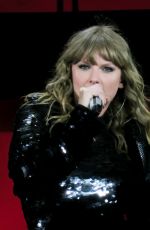 TAYLOR SWIFT Performs at Reputation Tour in Pasadena 05/18/2018