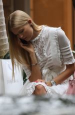 VITA SIDORKINA Shopping in Bal Harbour in Miami 05/02/2018