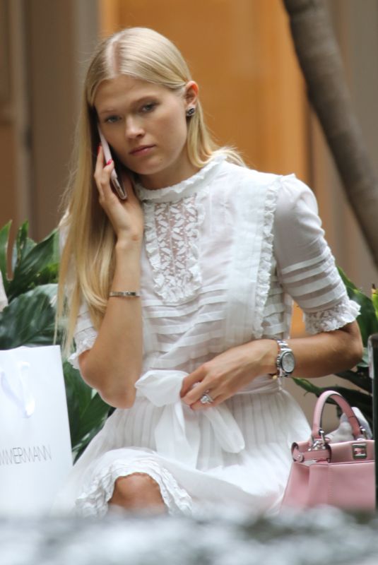 VITA SIDORKINA Shopping in Bal Harbour in Miami 05/02/2018