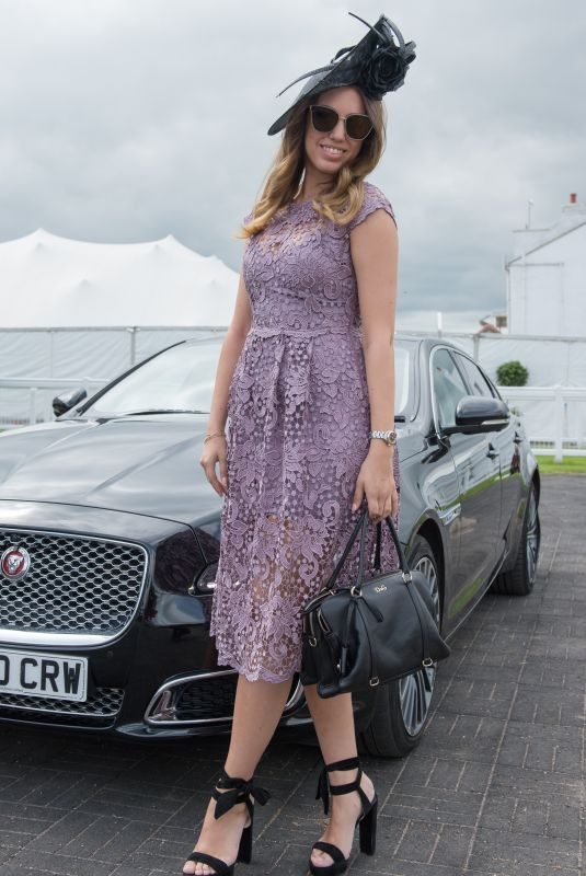 AMBER LE BON at Investec Derby Festival Ladies Day at Epsom Racecourse 06/01/2018