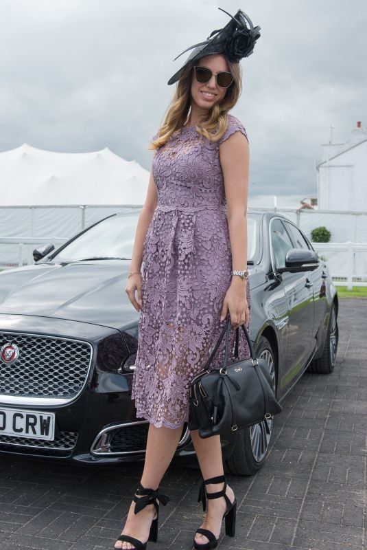 AMBER LE BON at Investec Derby Festival Ladies Day at Epsom Racecourse 06/01/2018