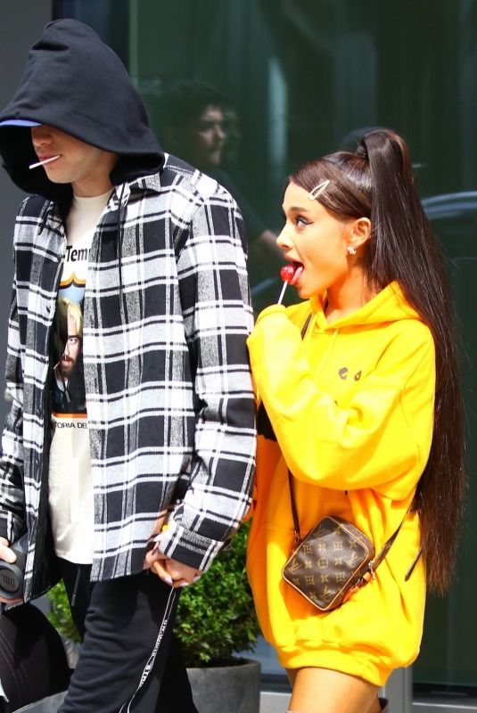 ARIANA GRANDE and Pete Davidson Leaves Their Home in New York 06/20/2018