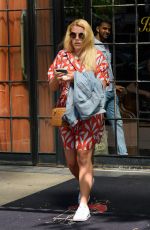 BUSY PHILIPPS Out for Lunch in New York 06/11/2018