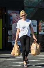 CHARLIZE THERON Shopping for Grocery in Los Angeles 06/12/2018