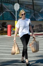 CHARLIZE THERON Shopping for Grocery in Los Angeles 06/12/2018