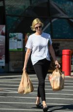 CHARLIZE THERON Shopping for Grocery in Los Angeles 06/12/2018