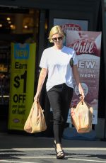 CHARLIZE THERON Shopping for Grocery in Los Angeles 06/12/2018