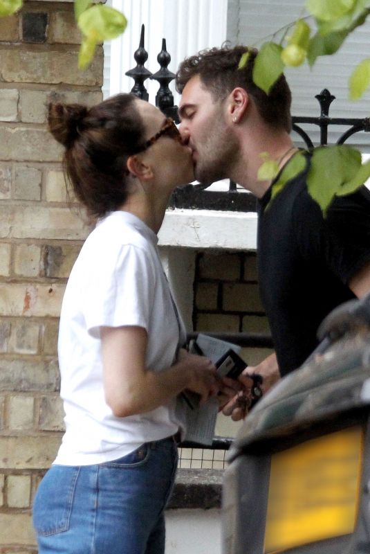 DAISY RIDLEY and Tom Bateman Out Kissing in London 06/08/2018