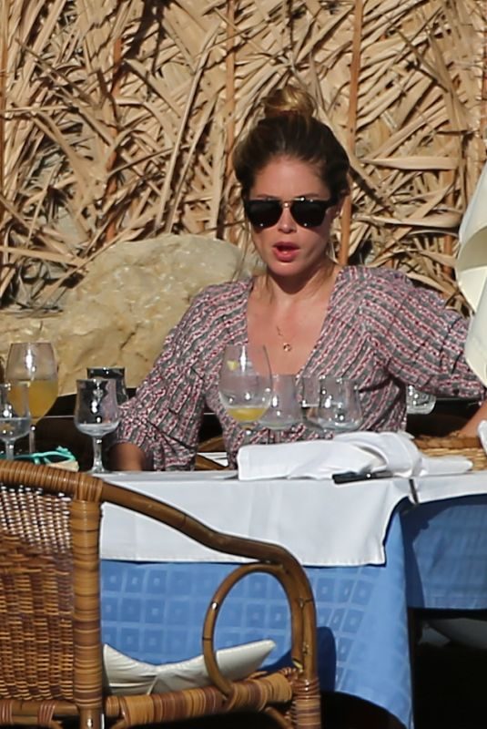 DOUTZEN KROES on Vacation in Ibiza 06/19/2018