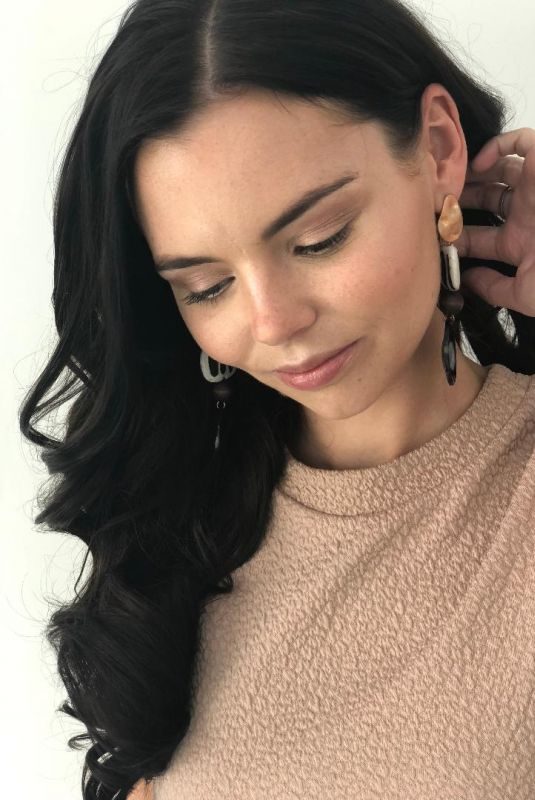 ELINE POWELL for Popular TV, May 2018