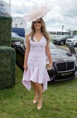 ELIZABETH HURLEY at Investec Derby Festival Ladies Day at Epsom Racecourse 06/01/2018