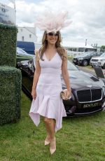 ELIZABETH HURLEY at Investec Derby Festival Ladies Day at Epsom Racecourse 06/01/2018